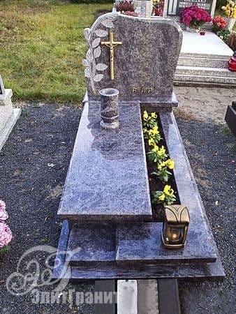 Памятник в европейском стиле 70